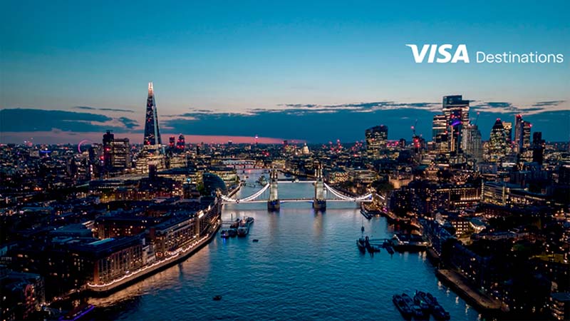 Londres iluminada en una tarde/noche