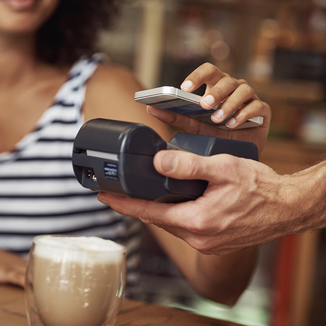 women using Visa payWave