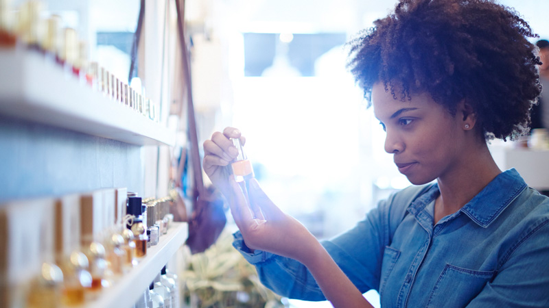 woman-perfume-bottles-800x450