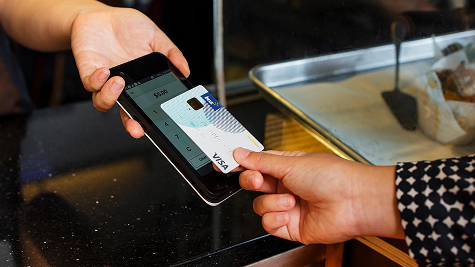 Making a contactless payment to a merchant