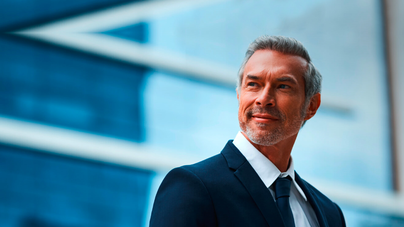 bloomberg-1600x900 Hombre de negocios