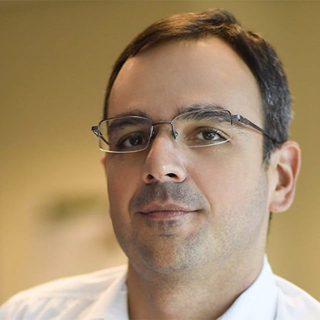 Hombre con gafas
