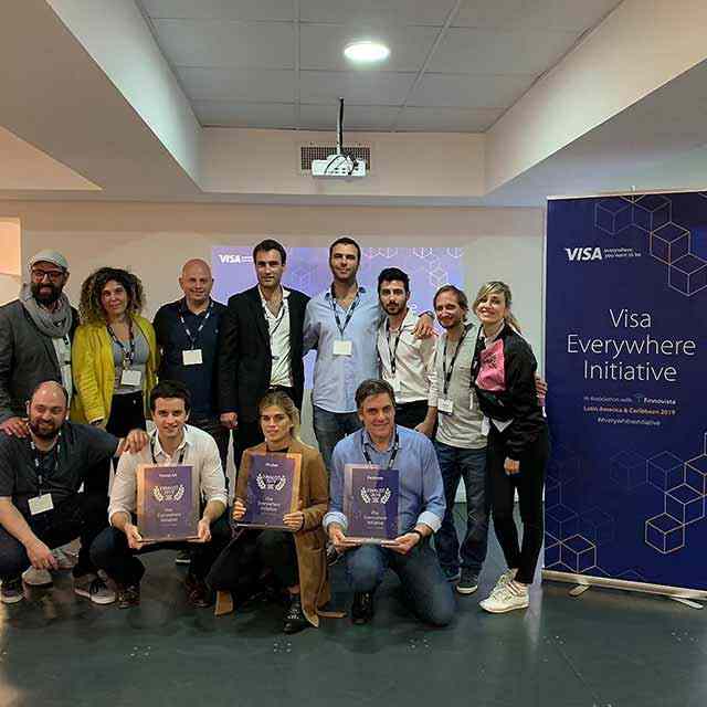 Vencedores do Visa Everywhere Initiative posam para foto