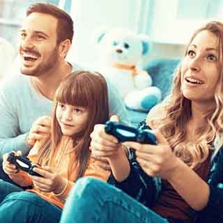 Família jogando videogame