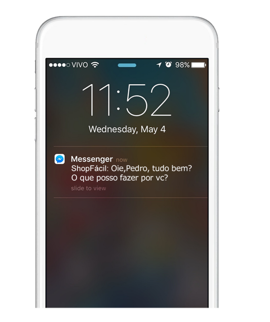 Tela do celular com notificação de mensagem do chatbot da ShopFácil no aplicativo Messenger do Facebook. Bot: _Oie, Pedro, tudo bem? O que posso fazer por vc?_