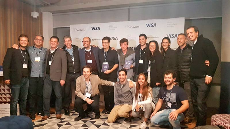 Participantes do Visa Everywhere Initiative posam para fotografia