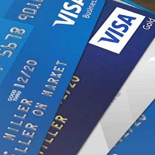 Quatro cartões Visa diferentes.