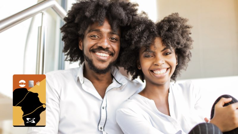 Imagem de um casal sorrindo