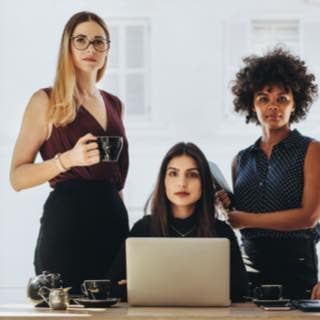 Mulheres de perfil corporativo